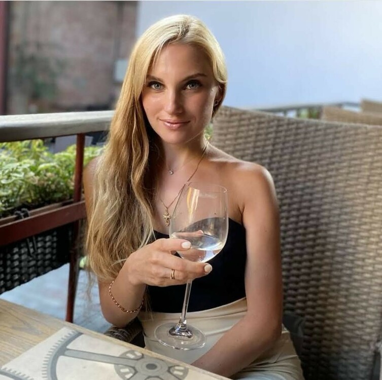 Anna dating internationally online