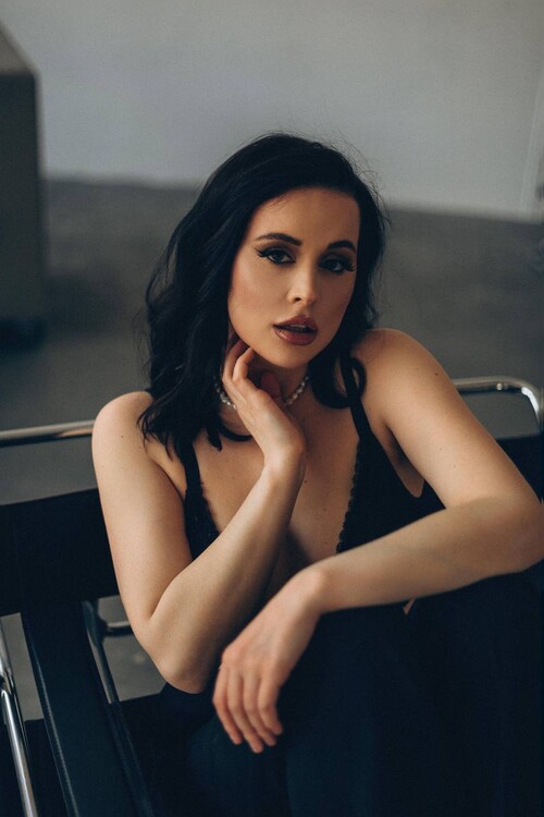 Anna dating international website