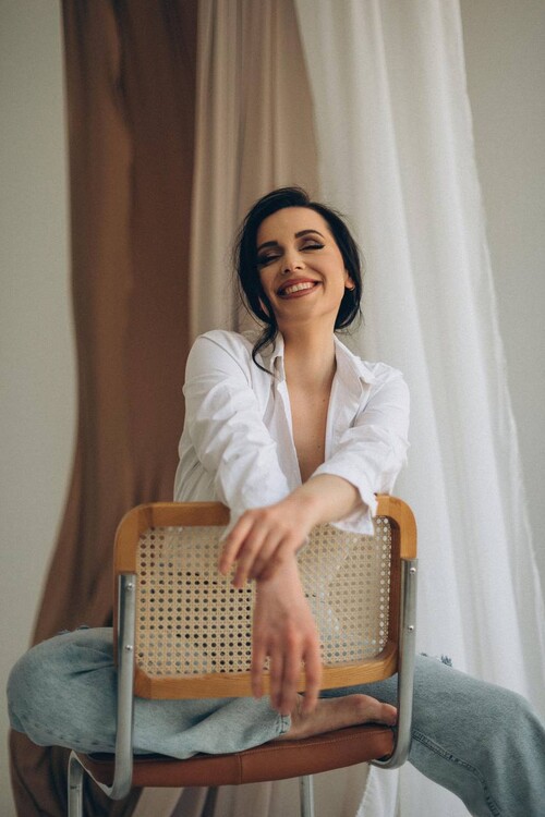 Anna dating international website