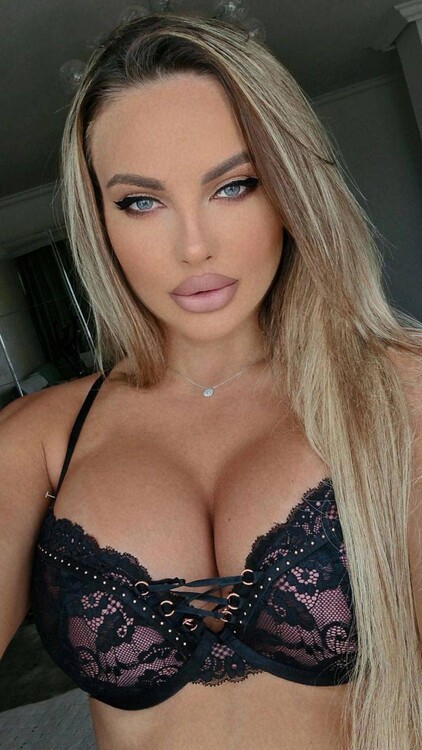 WomanCharmingLove happy dating international