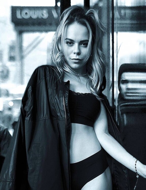 Viktoria international dating paris