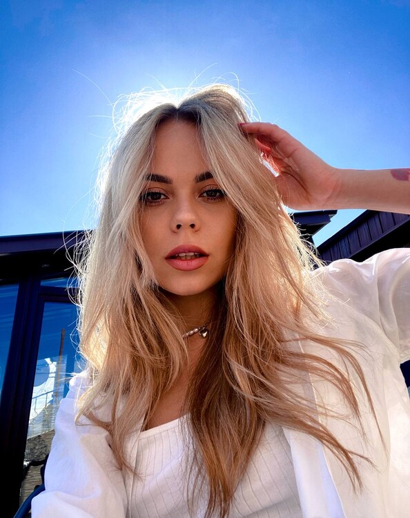 Viktoria international dating paris