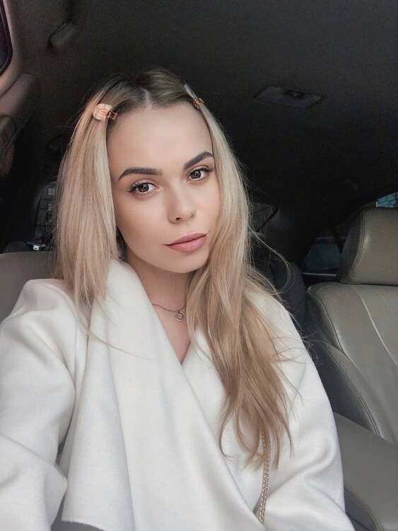 Viktoria international dating paris