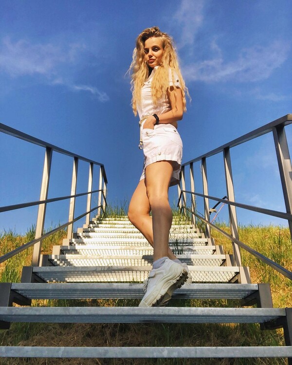 Inna international dating web