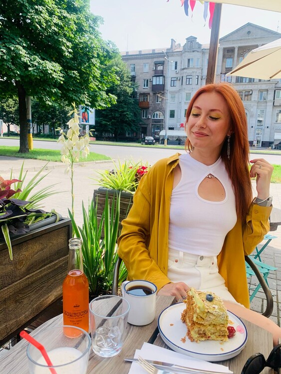 Elena international kisses dating site