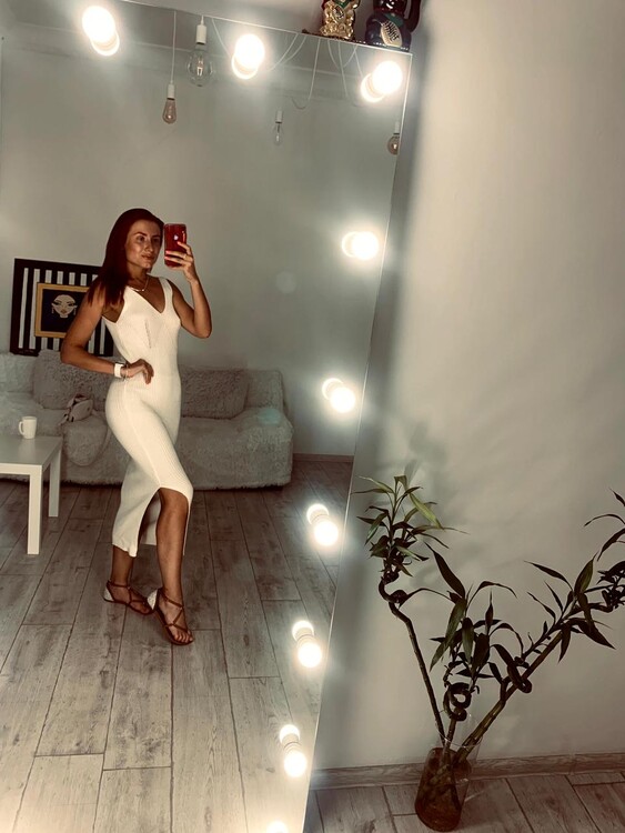 Elena international kisses dating site