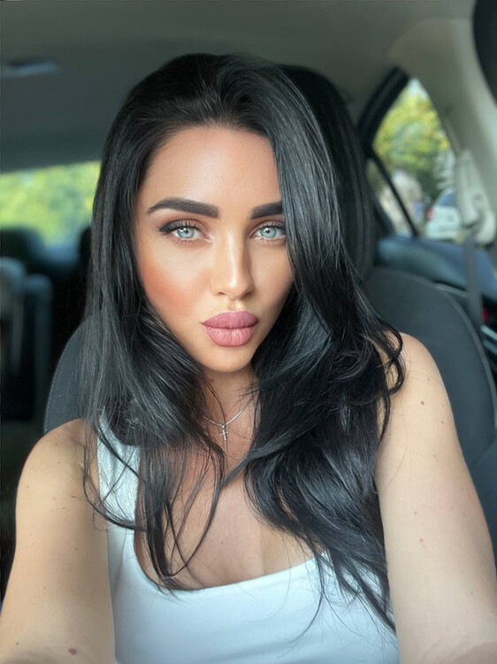 Victoria international kisses dating site