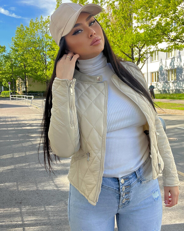 Sigrid dating an international student