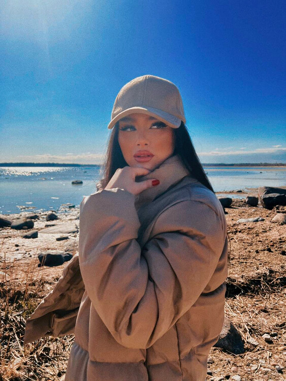 Sigrid dating an international student