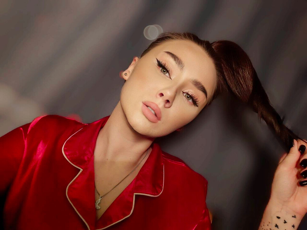 Sigrid dating an international student