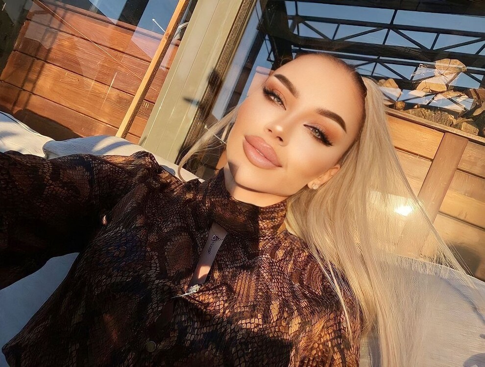 Julia international dating web