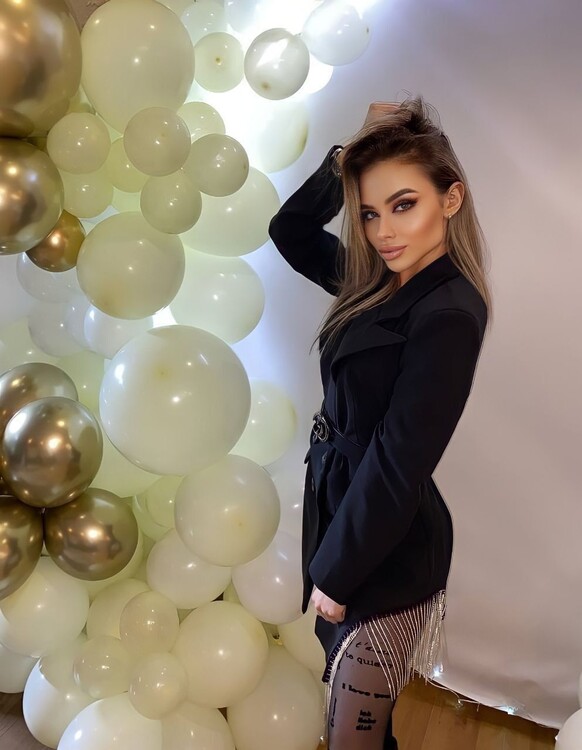 Julia international dating web