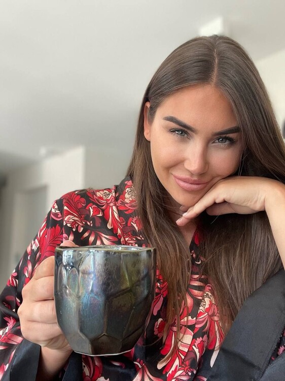 Elfie international dating local