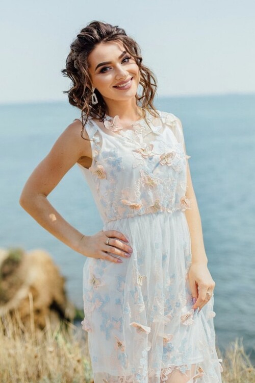 Alyona order bride online dating