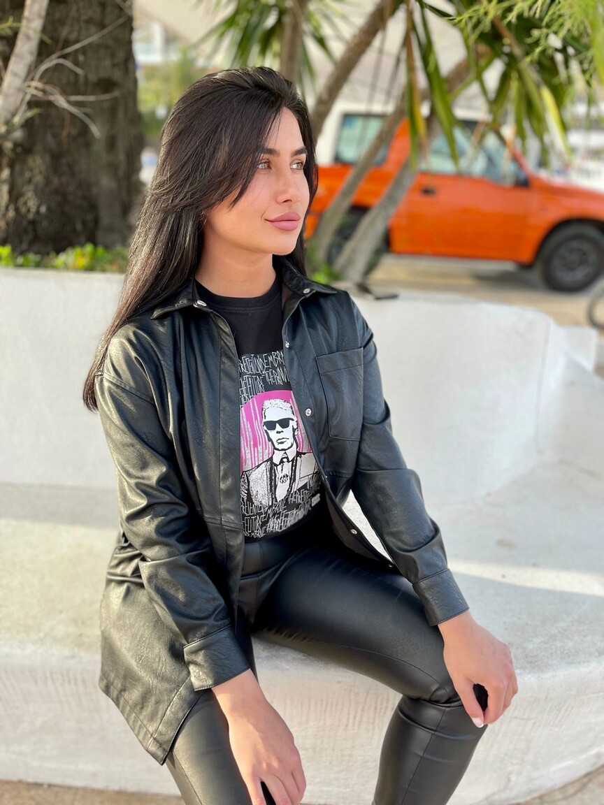 Julia an international dating site