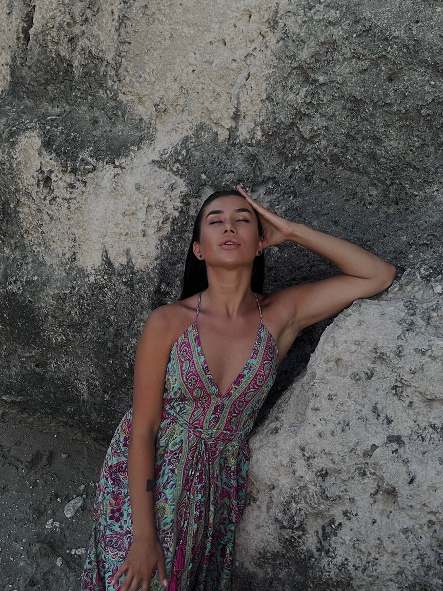 Julia an international dating site