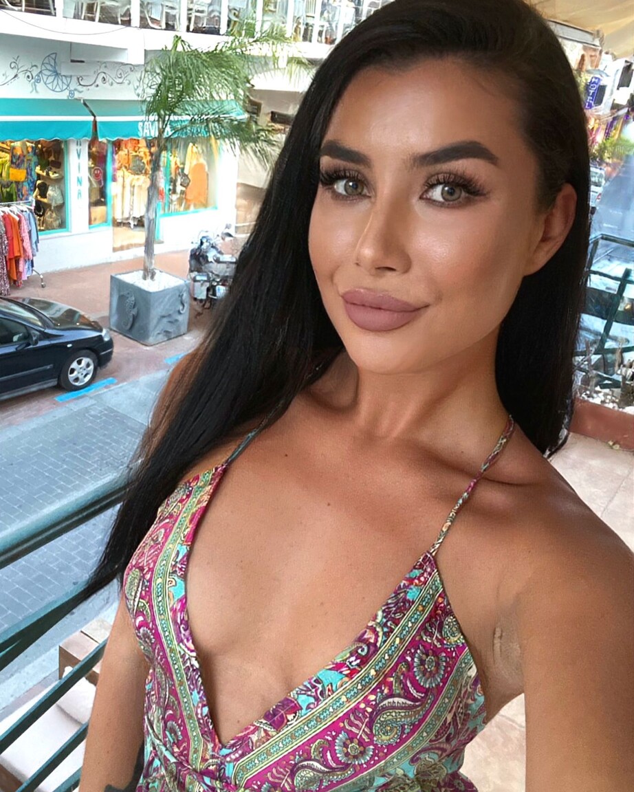 Julia an international dating site