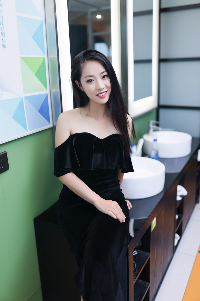 wangxiaowan dating with international student