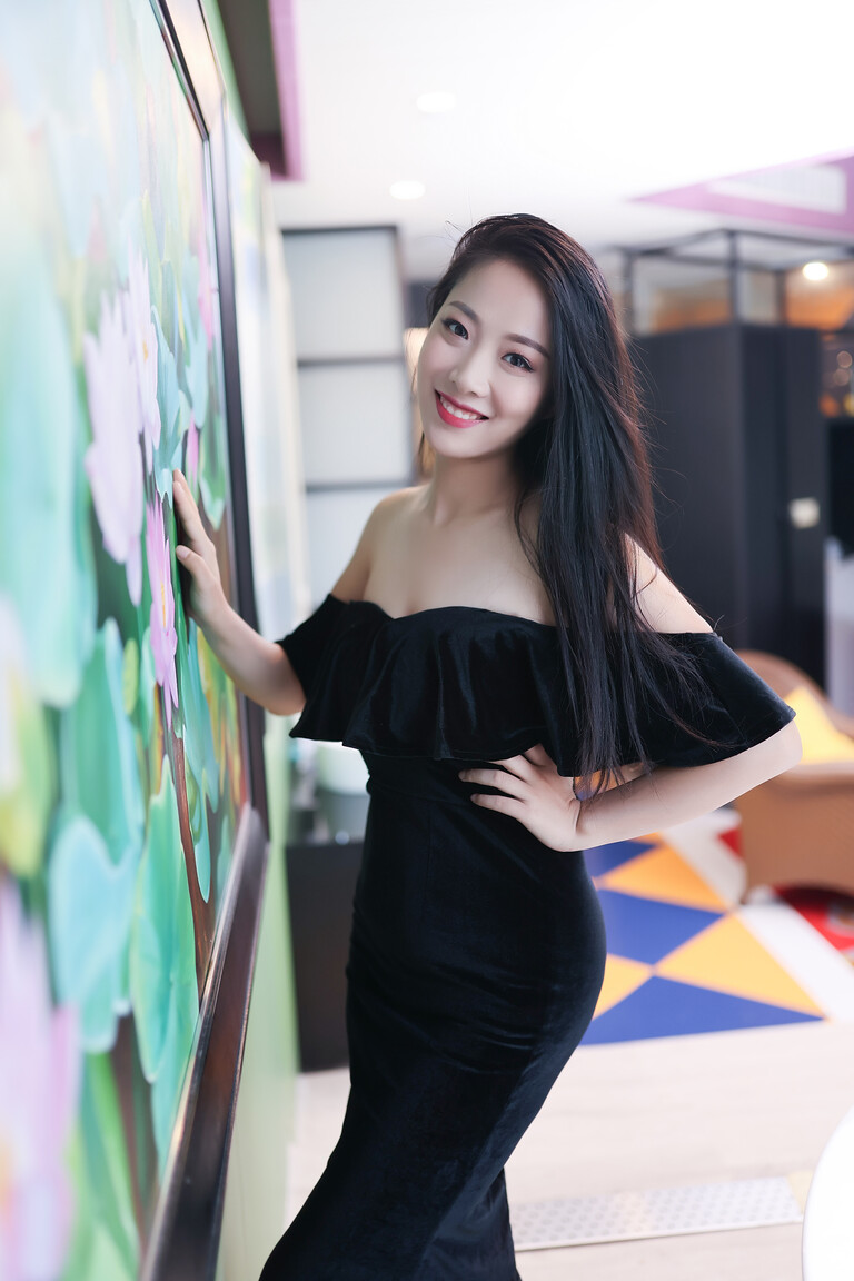 wangxiaowan dating with international student