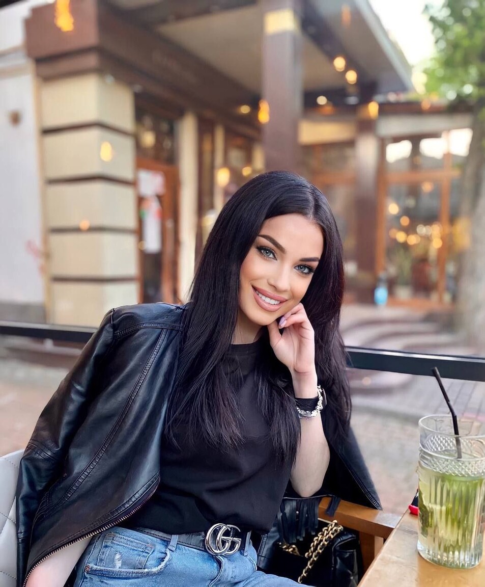 Daria international dating paris