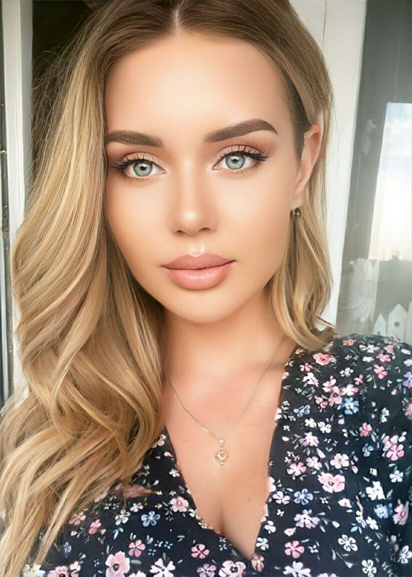 Elena international dating paris