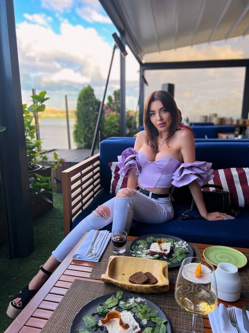 Karyna international dating real