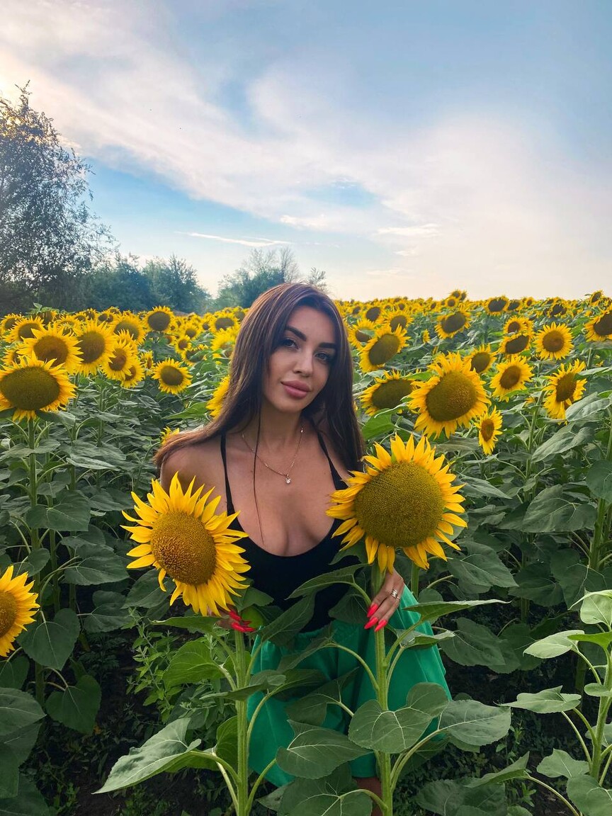 Karyna international dating real