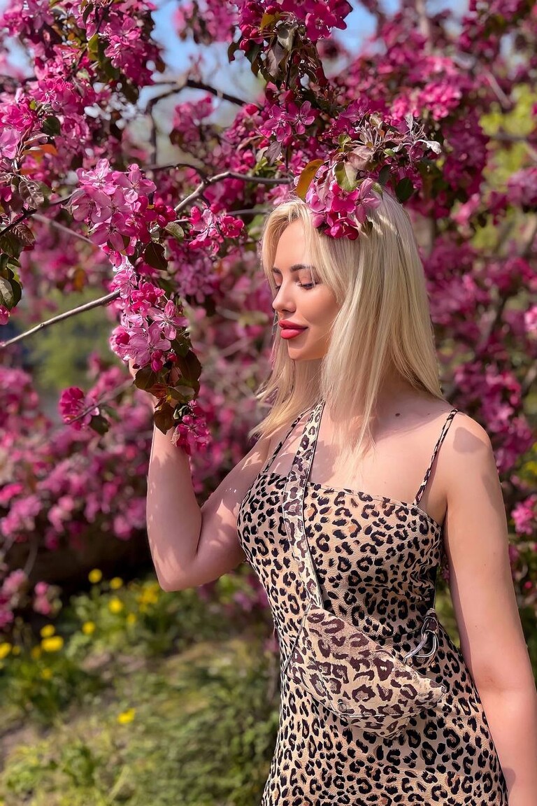 Anna international niche dating