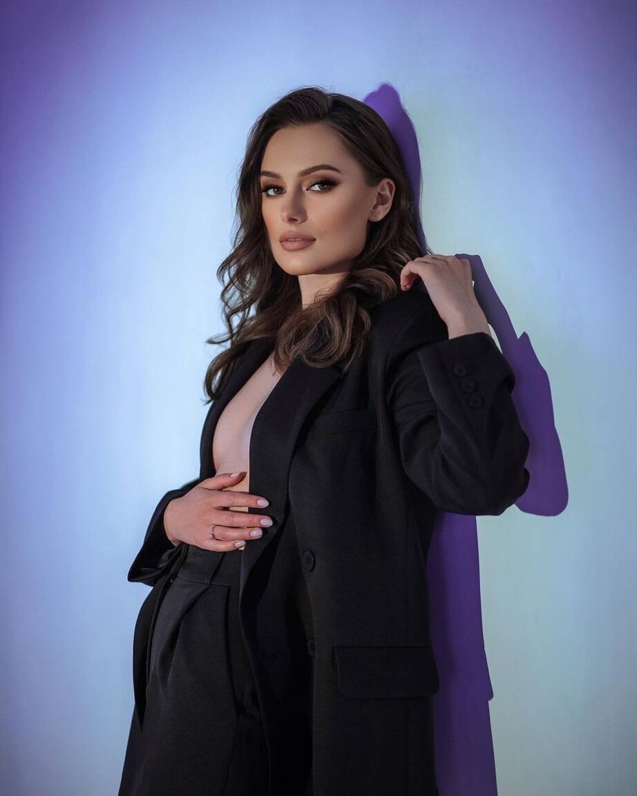 Victoria dating international online