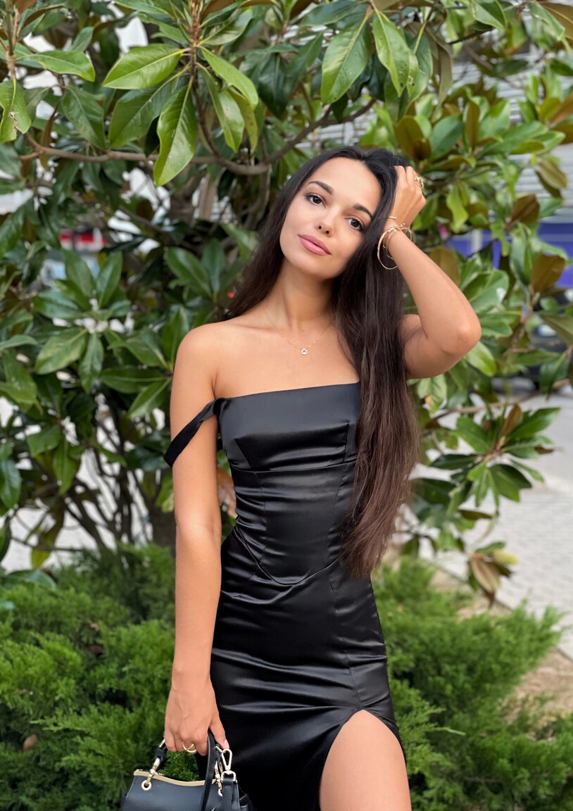 Kate dating international online