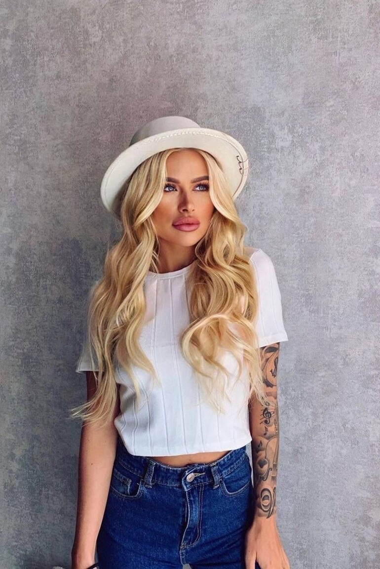 Valeria international dating love