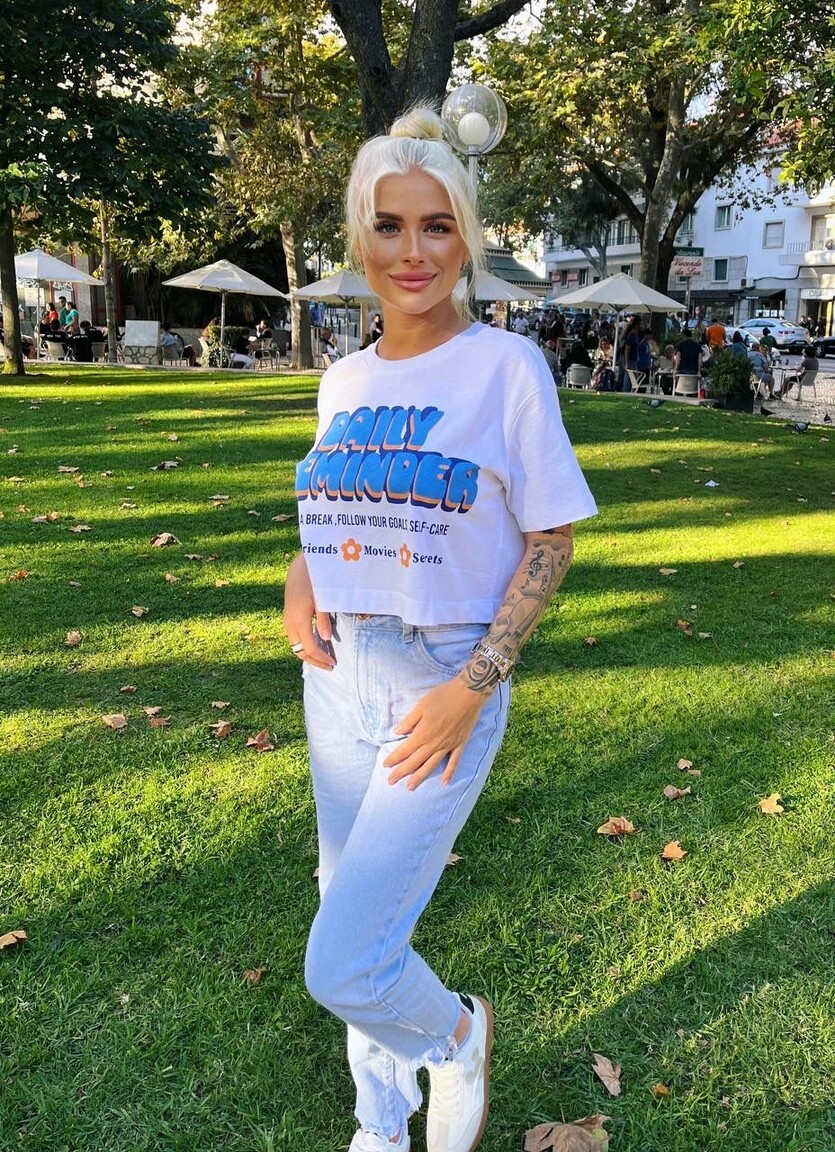 Valeria international dating love