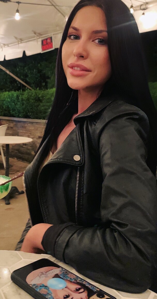 ANNA international kisses dating site