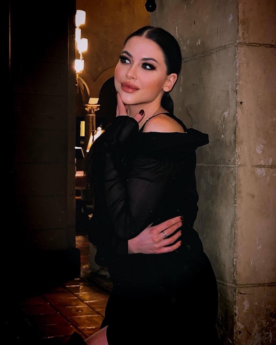 ANNA international kisses dating site