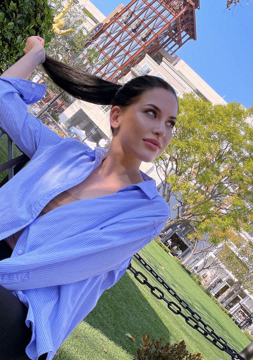 ANNA international kisses dating site