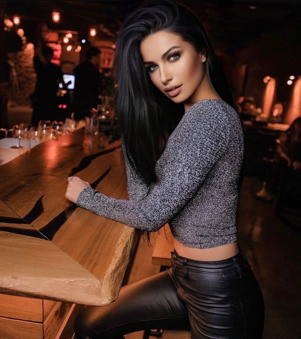 ANNA international kisses dating site