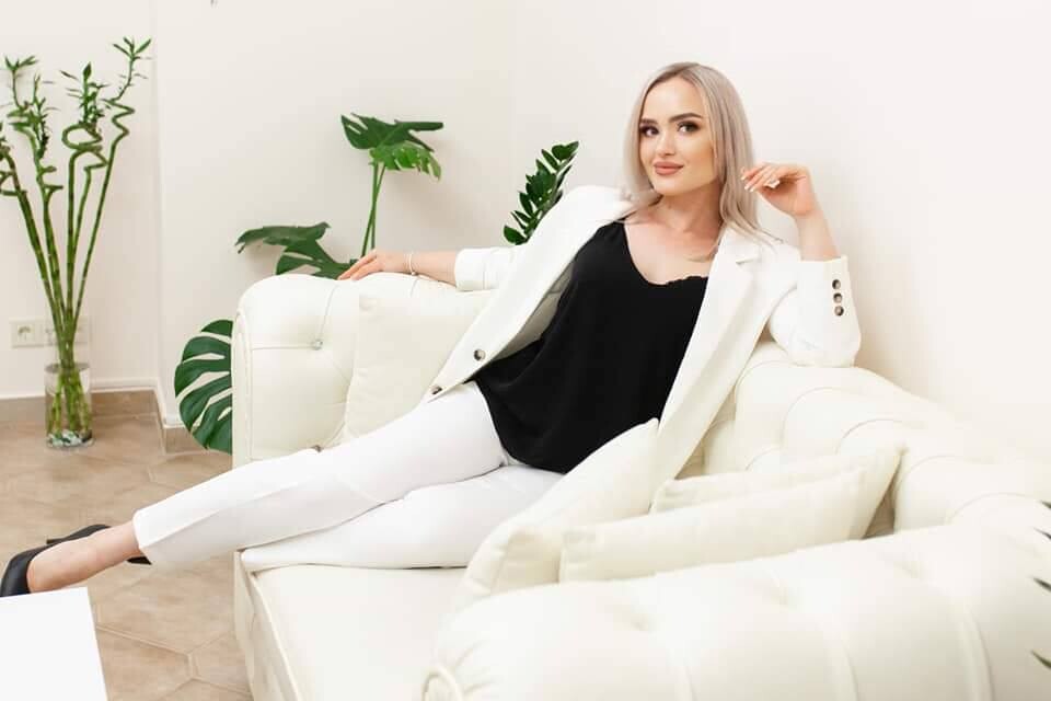 Julia romanian brides dating