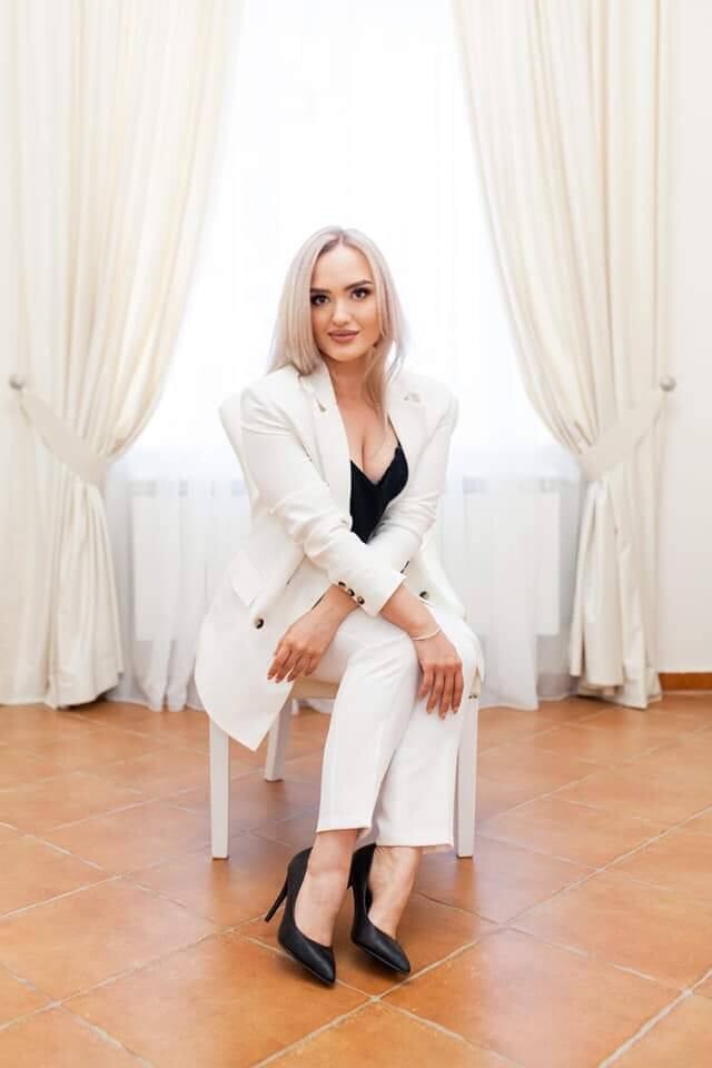 Julia romanian brides dating