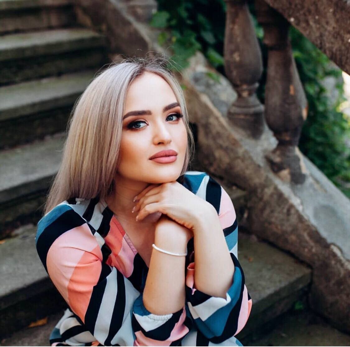 Julia romanian brides dating