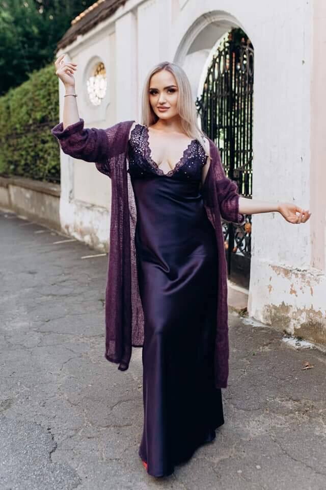 Julia romanian brides dating