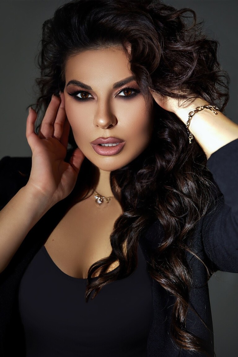 Alexandra bride date movie