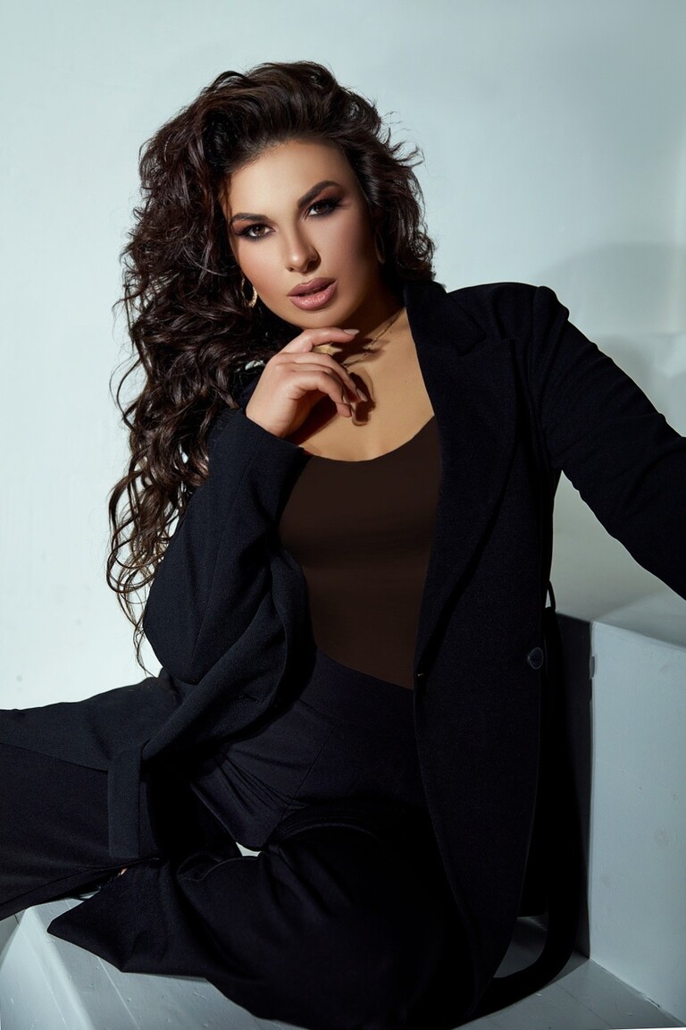 Alexandra bride date movie