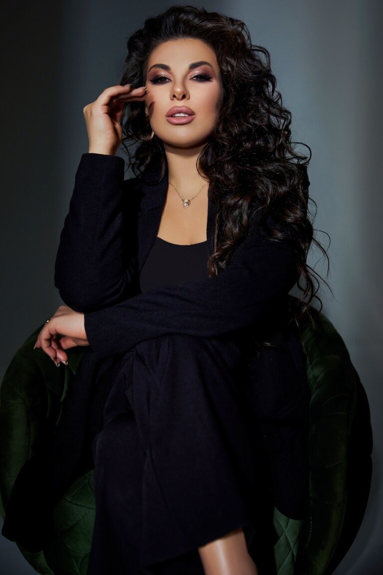 Alexandra bride date movie