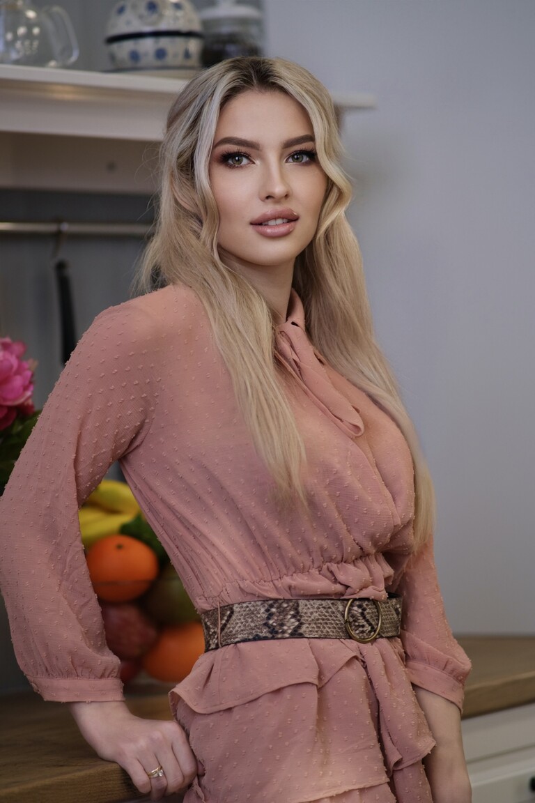 MARIA russian brides dating site