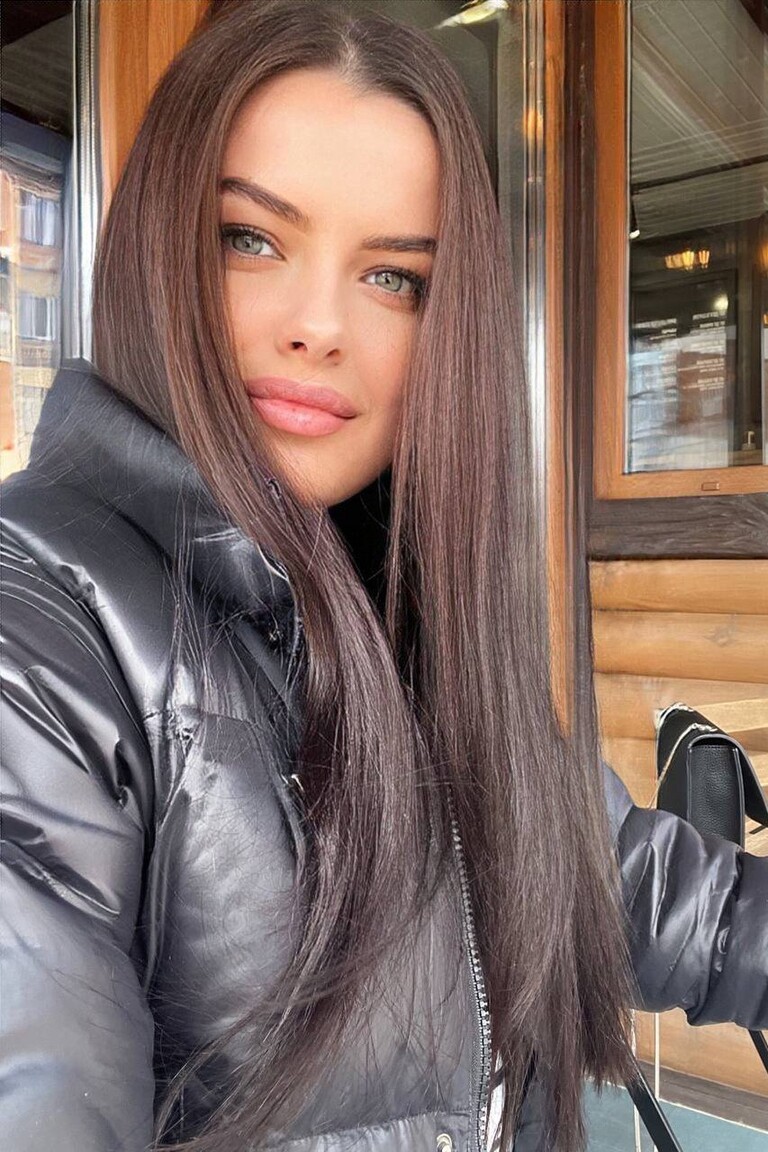 Julia dating internationally