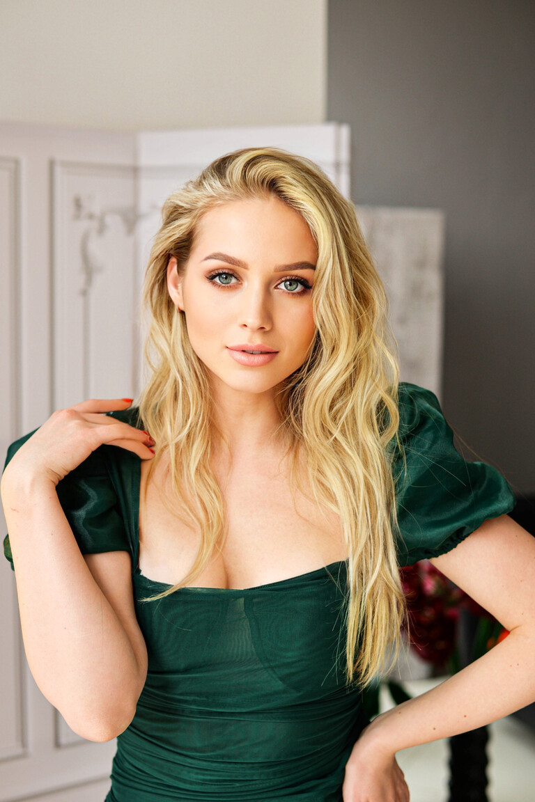 Yana romanian brides dating