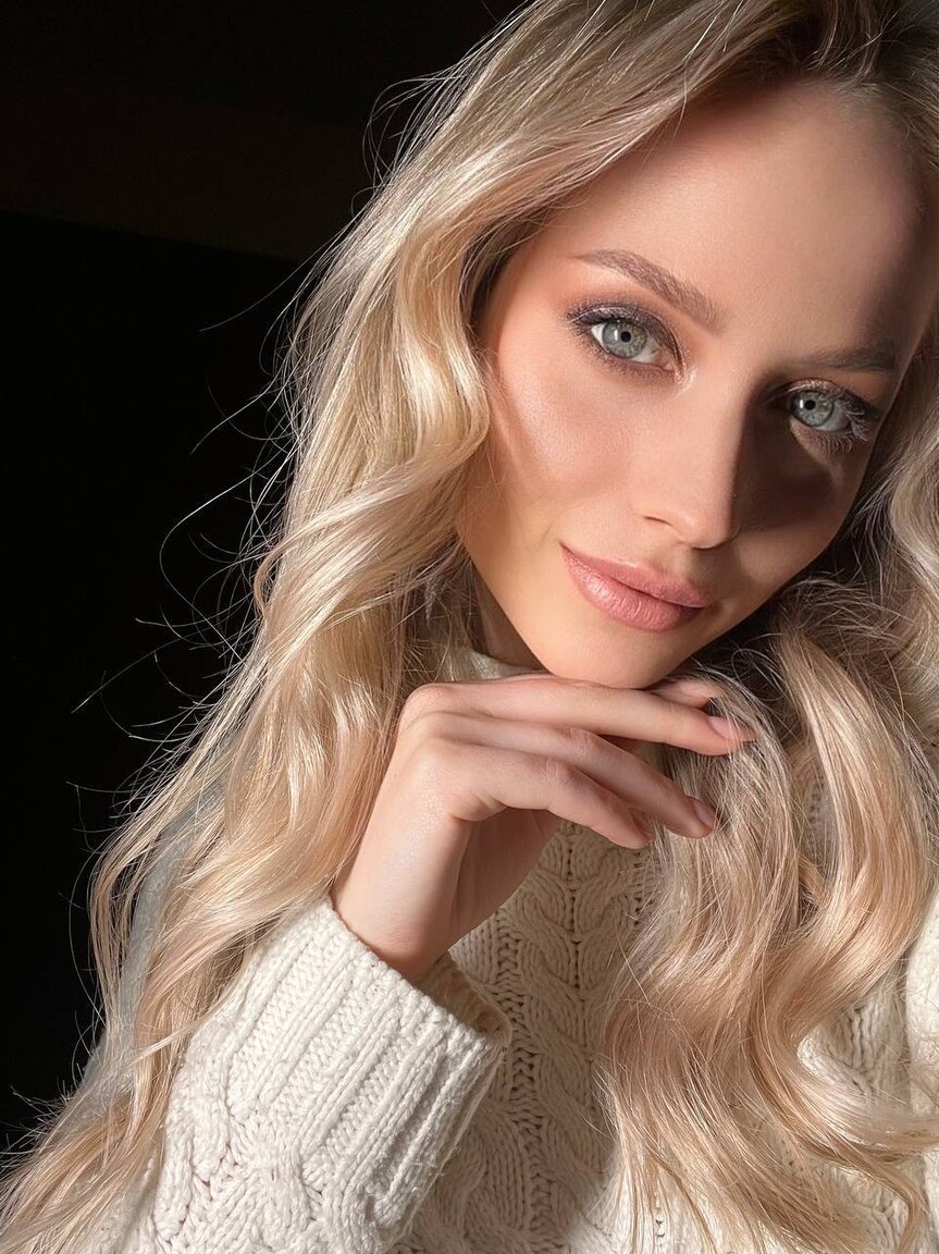 Yana romanian brides dating