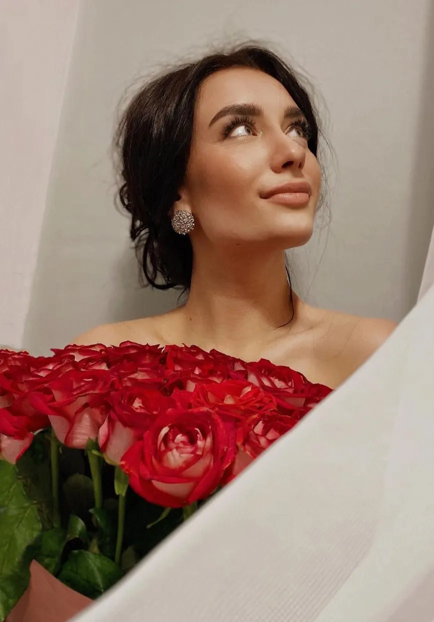 Julia international dating profile
