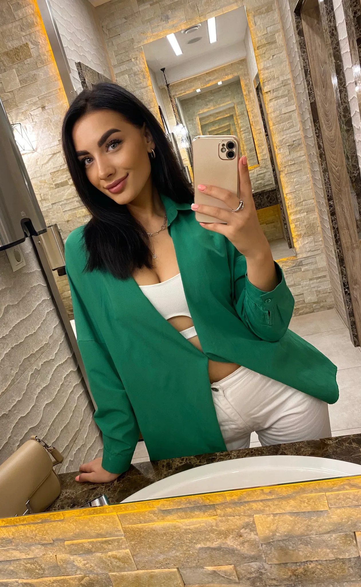 Julia international dating profile