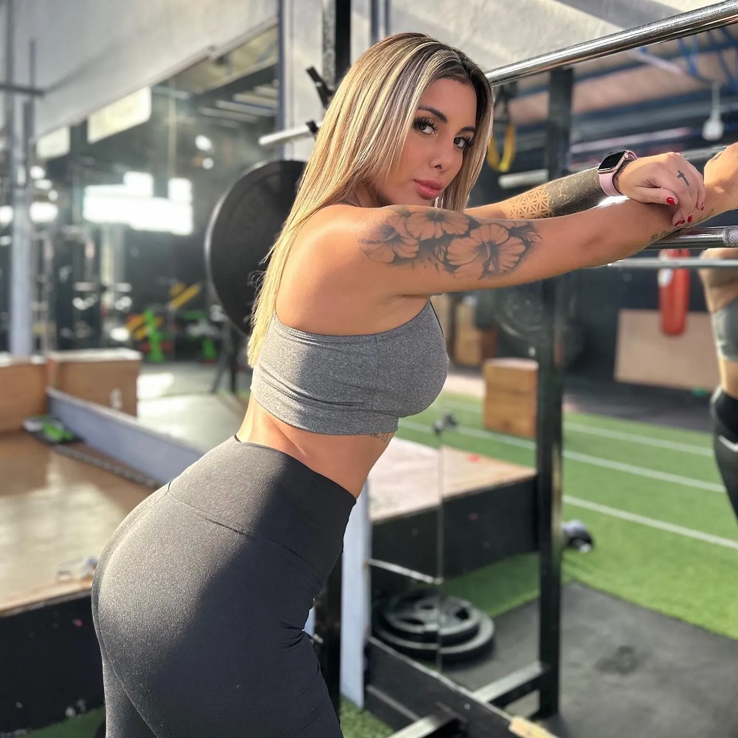 Alexia international dating pof